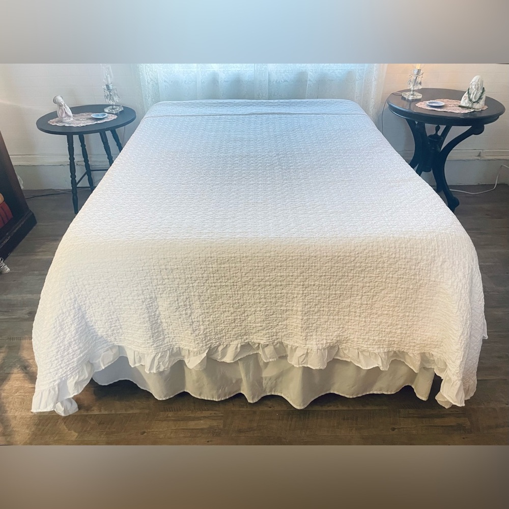 Piubelle Matelasse Quilt Coverlet Texture Solid White Ruffle Shabby Cotton 88x96 - Picture 2 of 7